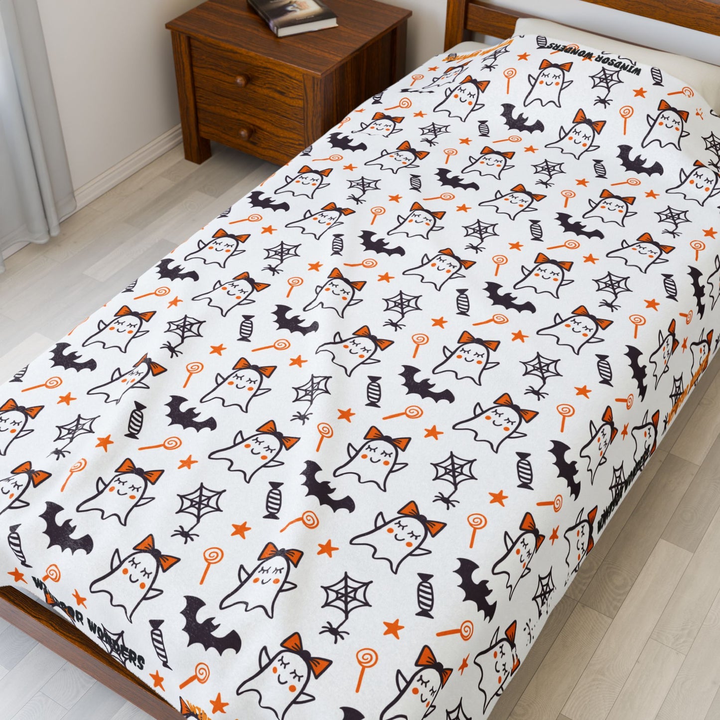 Windsor Wonders Cute Ghosts Halloween Velveteen Plush Blanket